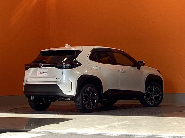 ヤリスクロス ハイブリッドＺ　全周囲カメラ　クリアランスソナー　オートクルーズコントロール　レーンアシスト　パワーシート　パークアシスト　衝突被害軽減システム　ナビ　ＴＶ　オートマチックハイビーム　オートライト　ＬＥＤヘッドランプ（8枚目）