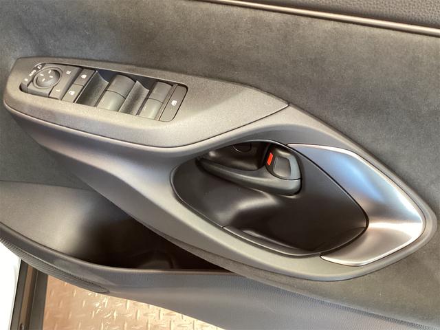 ヤリスクロス ハイブリッドＺ　全周囲カメラ　クリアランスソナー　オートクルーズコントロール　レーンアシスト　パワーシート　パークアシスト　衝突被害軽減システム　ナビ　ＴＶ　オートマチックハイビーム　オートライト　ＬＥＤヘッドランプ（18枚目）