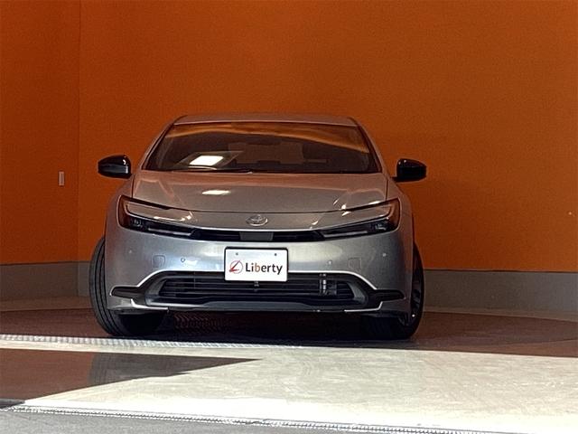 プリウス Ｘ　クリアランスソナー　レーンアシスト　オートクルーズコントロール　衝突被害軽減システム　オートライト　ＬＥＤヘッドランプ　ＣＶＴ　スマートキー　電動格納ミラー　盗難防止システム　ＡＢＳ　ＥＳＣ　エアコン（2枚目）