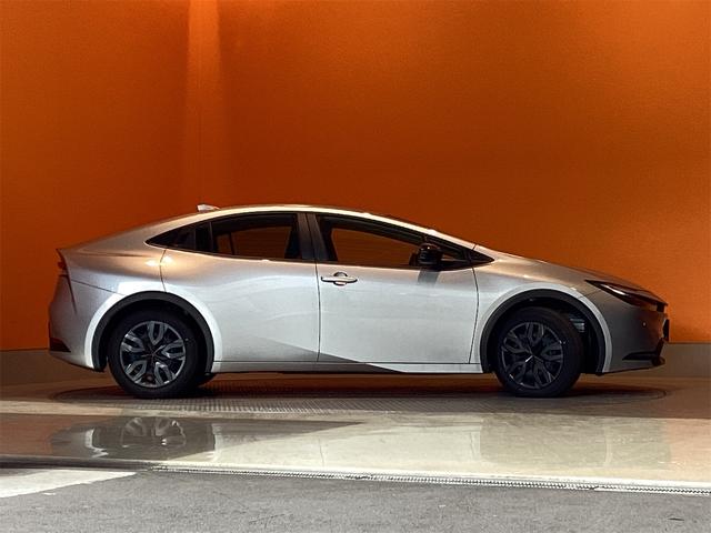 プリウス Ｘ　クリアランスソナー　レーンアシスト　オートクルーズコントロール　衝突被害軽減システム　オートライト　ＬＥＤヘッドランプ　ＣＶＴ　スマートキー　電動格納ミラー　盗難防止システム　ＡＢＳ　ＥＳＣ　エアコン（4枚目）