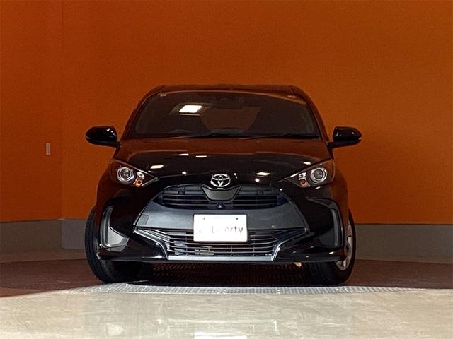 ヤリス Ｘ　ＥＴＣ　全周囲カメラ　レーンアシスト　衝突被害軽減システム　オートマチックハイビーム　オートライト　キーレスエントリー　電動格納ミラー　ＣＶＴ　盗難防止システム　衝突安全ボディ（5枚目）