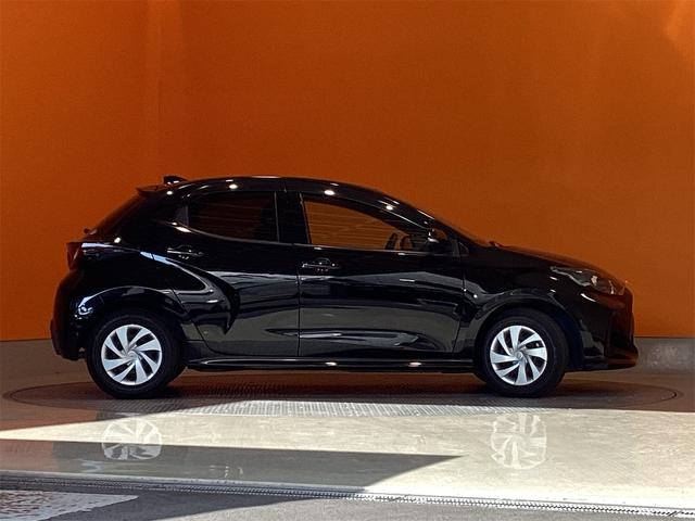 ヤリス Ｘ　ＥＴＣ　全周囲カメラ　レーンアシスト　衝突被害軽減システム　オートマチックハイビーム　オートライト　キーレスエントリー　電動格納ミラー　ＣＶＴ　盗難防止システム　衝突安全ボディ（7枚目）