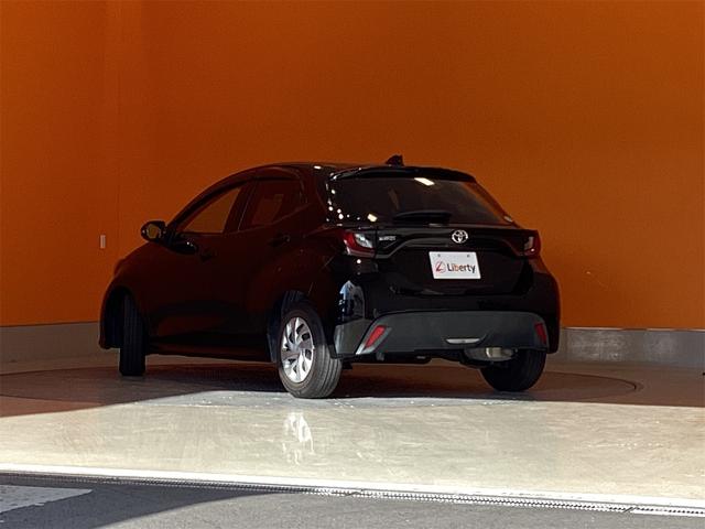 ヤリス Ｘ　ＥＴＣ　全周囲カメラ　レーンアシスト　衝突被害軽減システム　オートマチックハイビーム　オートライト　キーレスエントリー　電動格納ミラー　ＣＶＴ　盗難防止システム　衝突安全ボディ（10枚目）