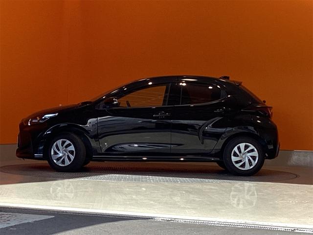 ヤリス Ｘ　ＥＴＣ　全周囲カメラ　レーンアシスト　衝突被害軽減システム　オートマチックハイビーム　オートライト　キーレスエントリー　電動格納ミラー　ＣＶＴ　盗難防止システム　衝突安全ボディ（11枚目）