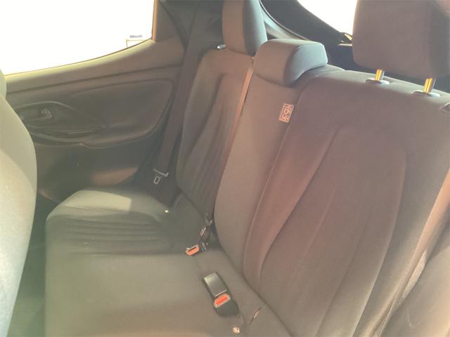 ヤリス Ｘ　ＥＴＣ　全周囲カメラ　レーンアシスト　衝突被害軽減システム　オートマチックハイビーム　オートライト　キーレスエントリー　電動格納ミラー　ＣＶＴ　盗難防止システム　衝突安全ボディ（13枚目）