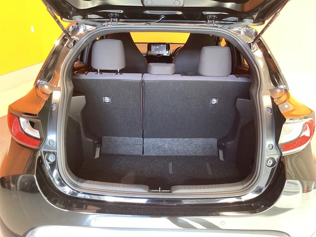 ヤリス Ｘ　ＥＴＣ　全周囲カメラ　レーンアシスト　衝突被害軽減システム　オートマチックハイビーム　オートライト　キーレスエントリー　電動格納ミラー　ＣＶＴ　盗難防止システム　衝突安全ボディ（14枚目）