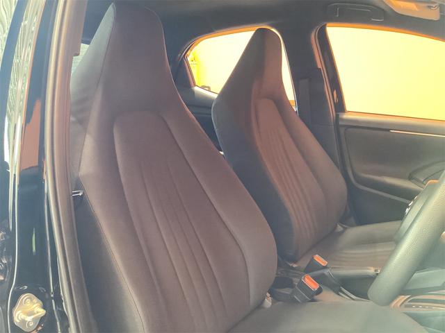 ヤリス Ｘ　ＥＴＣ　全周囲カメラ　レーンアシスト　衝突被害軽減システム　オートマチックハイビーム　オートライト　キーレスエントリー　電動格納ミラー　ＣＶＴ　盗難防止システム　衝突安全ボディ（17枚目）