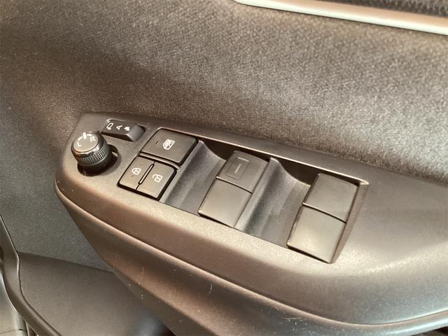 ヤリス Ｘ　ＥＴＣ　全周囲カメラ　レーンアシスト　衝突被害軽減システム　オートマチックハイビーム　オートライト　キーレスエントリー　電動格納ミラー　ＣＶＴ　盗難防止システム　衝突安全ボディ（18枚目）