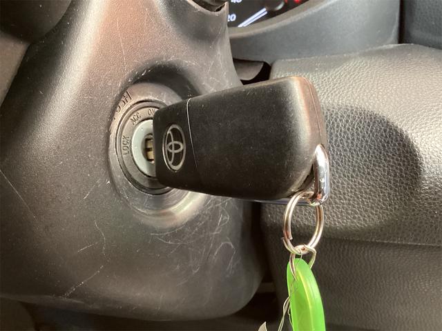 ヤリス Ｘ　ＥＴＣ　全周囲カメラ　レーンアシスト　衝突被害軽減システム　オートマチックハイビーム　オートライト　キーレスエントリー　電動格納ミラー　ＣＶＴ　盗難防止システム　衝突安全ボディ（23枚目）