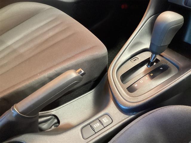 ヤリス Ｘ　ＥＴＣ　全周囲カメラ　レーンアシスト　衝突被害軽減システム　オートマチックハイビーム　オートライト　キーレスエントリー　電動格納ミラー　ＣＶＴ　盗難防止システム　衝突安全ボディ（29枚目）