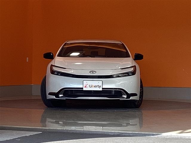 プリウス Ｚ　トヨタセーフティセンス　純正１２．３インチディスプレイ　Ｂｌｕｅｔｏｏｔｈ対応　パノラミックビューモニター　アダプティブクルーズコントロール　電子パーキング　ステアリングヒーター　パワーバックドア（5枚目）