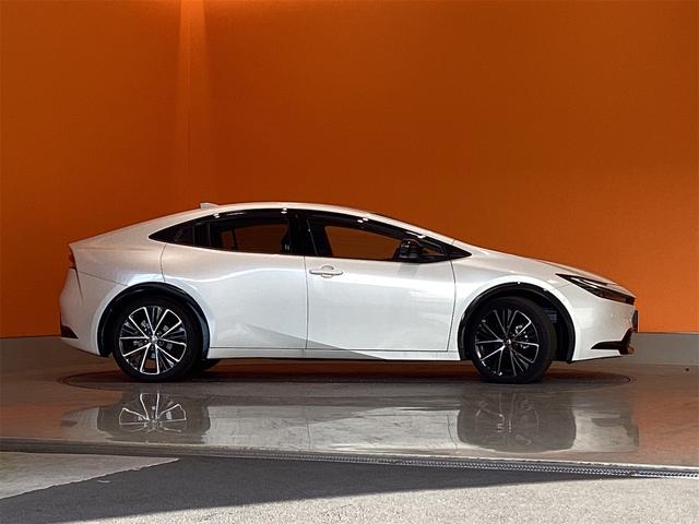 プリウス Ｚ　トヨタセーフティセンス　純正１２．３インチディスプレイ　Ｂｌｕｅｔｏｏｔｈ対応　パノラミックビューモニター　アダプティブクルーズコントロール　電子パーキング　ステアリングヒーター　パワーバックドア（7枚目）