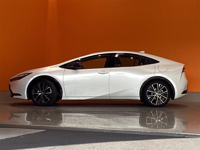 プリウス Ｚ　トヨタセーフティセンス　純正１２．３インチディスプレイ　Ｂｌｕｅｔｏｏｔｈ対応　パノラミックビューモニター　アダプティブクルーズコントロール　電子パーキング　ステアリングヒーター　パワーバックドア（11枚目）