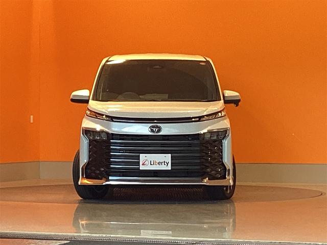 ヴォクシー ハイブリッドS-Z 登録済未使用車 禁煙車 トヨタセーフティセンス 純正10.5インチディスプレイ Bluetooth対応 Bカメラ フリップダウンモニター 両側自動ドア クルーズコントロール LEDヘッドライト(5枚目)