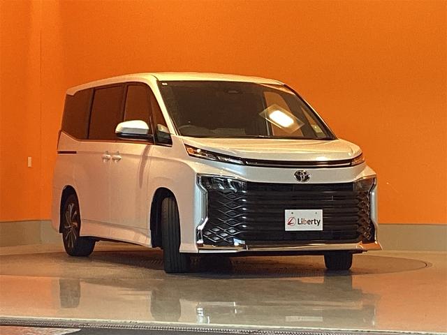 ヴォクシー ハイブリッドS-Z 登録済未使用車 禁煙車 トヨタセーフティセンス 純正10.5インチディスプレイ Bluetooth対応 Bカメラ フリップダウンモニター 両側自動ドア クルーズコントロール LEDヘッドライト(6枚目)