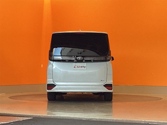 ヴォクシー ハイブリッドS-Z 登録済未使用車 禁煙車 トヨタセーフティセンス 純正10.5インチディスプレイ Bluetooth対応 Bカメラ フリップダウンモニター 両側自動ドア クルーズコントロール LEDヘッドライト(9枚目)