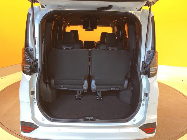 ヴォクシー ハイブリッドS-Z 登録済未使用車 禁煙車 トヨタセーフティセンス 純正10.5インチディスプレイ Bluetooth対応 Bカメラ フリップダウンモニター 両側自動ドア クルーズコントロール LEDヘッドライト(15枚目)