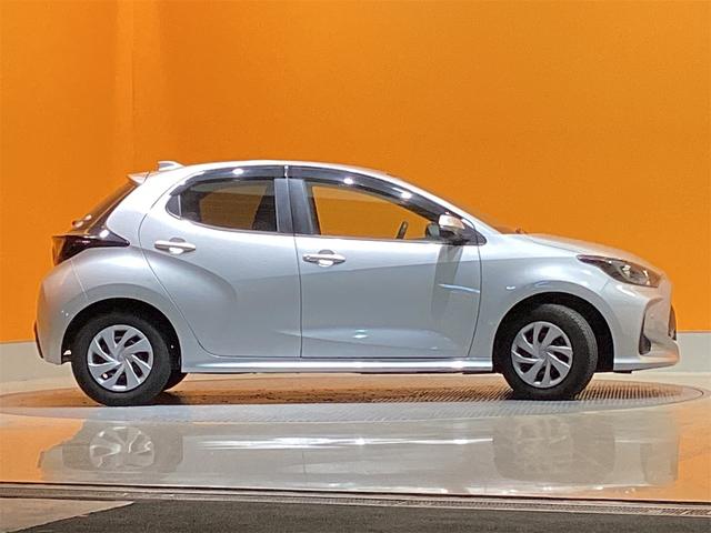 ヤリス ハイブリッドＸ　トヨタセーフティセンス　純正ディスプレイ　Ｂｌｕｅｔｏｏｔｈ対応　Ｂカメラ　アダプティブクルーズコントロール　ステアリングスイッチ　ヘッドライトレベライザー　電動格納ミラー（7枚目）