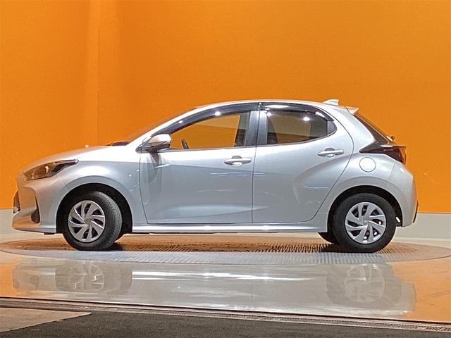 ヤリス ハイブリッドＸ　トヨタセーフティセンス　純正ディスプレイ　Ｂｌｕｅｔｏｏｔｈ対応　Ｂカメラ　アダプティブクルーズコントロール　ステアリングスイッチ　ヘッドライトレベライザー　電動格納ミラー（11枚目）