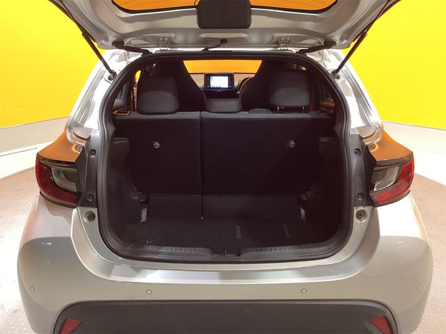 ヤリス ハイブリッドＸ　トヨタセーフティセンス　純正ディスプレイ　Ｂｌｕｅｔｏｏｔｈ対応　Ｂカメラ　アダプティブクルーズコントロール　ステアリングスイッチ　ヘッドライトレベライザー　電動格納ミラー（14枚目）