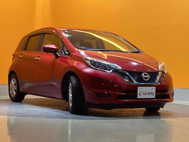 ノート Ｘ　ＥＴＣ　全周囲カメラ　ＴＶ　クリアランスソナー　レーンアシスト　衝突被害軽減システム　スマートキー　電動格納ミラー　ＣＶＴ　盗難防止システム　衝突安全ボディ　ＡＢＳ　ＥＳＣ　ＣＤ（6枚目）