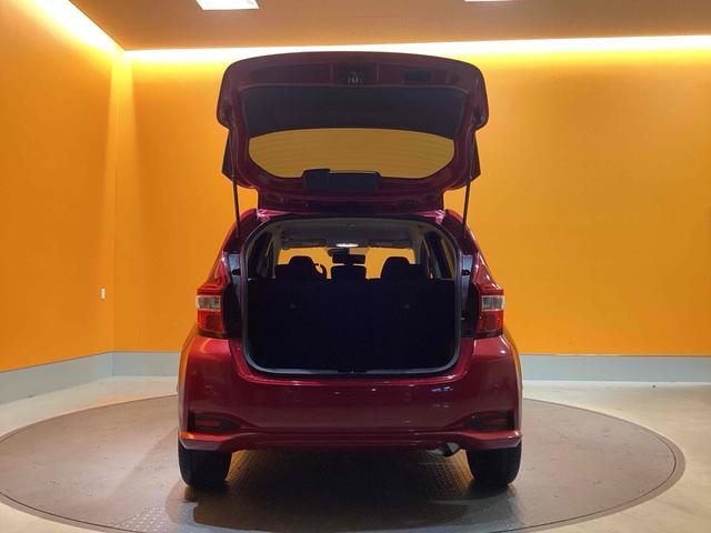 ノート Ｘ　ＥＴＣ　全周囲カメラ　ＴＶ　クリアランスソナー　レーンアシスト　衝突被害軽減システム　スマートキー　電動格納ミラー　ＣＶＴ　盗難防止システム　衝突安全ボディ　ＡＢＳ　ＥＳＣ　ＣＤ（12枚目）