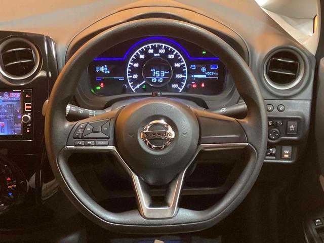 ノート Ｘ　ＥＴＣ　全周囲カメラ　ＴＶ　クリアランスソナー　レーンアシスト　衝突被害軽減システム　スマートキー　電動格納ミラー　ＣＶＴ　盗難防止システム　衝突安全ボディ　ＡＢＳ　ＥＳＣ　ＣＤ（22枚目）