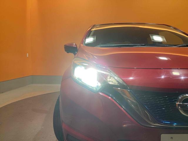 ノート Ｘ　ＥＴＣ　全周囲カメラ　ＴＶ　クリアランスソナー　レーンアシスト　衝突被害軽減システム　スマートキー　電動格納ミラー　ＣＶＴ　盗難防止システム　衝突安全ボディ　ＡＢＳ　ＥＳＣ　ＣＤ（35枚目）