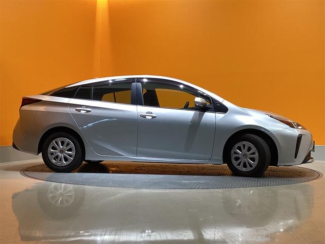 トヨタ プリウス 4枚目