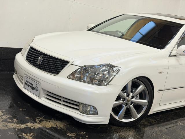 クラウン アスリート　サンルーフ　車高調　Ｂｌｕｅｔｏｏｔｈ対応可済み　２５００ｃｃ　マルチナビ　ＥＴＣ　ＨＩＤ　フォグ　オートエアコン　パワーシート　ウッドコンビステアリング　ＬＥＤテール　スモークフィルム施工済み（3枚目）