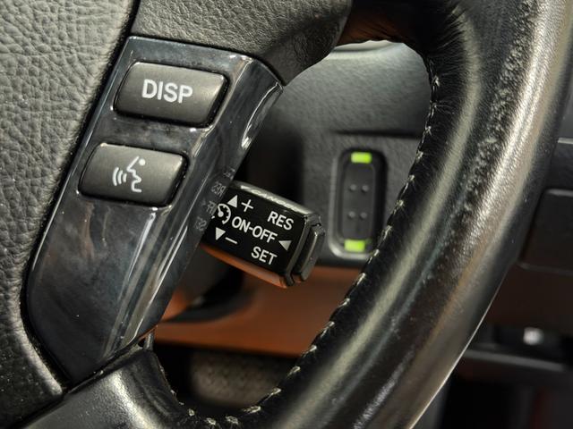 クラウン アスリート　サンルーフ　車高調　Ｂｌｕｅｔｏｏｔｈ対応可済み　２５００ｃｃ　マルチナビ　ＥＴＣ　ＨＩＤ　フォグ　オートエアコン　パワーシート　ウッドコンビステアリング　ＬＥＤテール　スモークフィルム施工済み（13枚目）