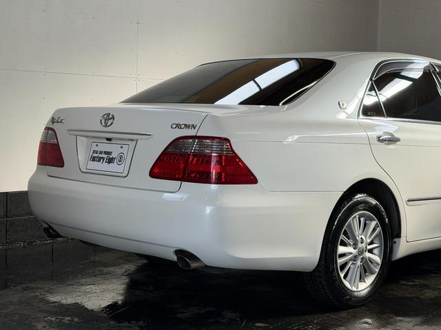 クラウン ロイヤルサルーン　走行３．３万ｋｍ　後期モデル　ＨＤＤマルチナビ　バックカメラ　ＥＴＣ　ＨＩＤヘッドライト　フォグランプ　ＬＥＤテールランプ　スマートキー　プッシュスタート　オートエアコン　パワーシート（7枚目）