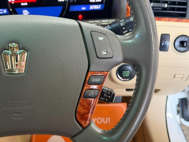 クラウン ロイヤルサルーン　走行３．３万ｋｍ　後期モデル　ＨＤＤマルチナビ　バックカメラ　ＥＴＣ　ＨＩＤヘッドライト　フォグランプ　ＬＥＤテールランプ　スマートキー　プッシュスタート　オートエアコン　パワーシート（13枚目）