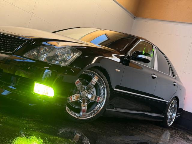 クラウン アスリート プレミアムエディション サンルーフ フルエアロ 社外マフラー 車高調 トラフィックスター19インチ Revier流星テールランプ ダッシュボードリペア済み HDDナビ Bluetooth再生加工済み 2色切り替えフォグランプ(4枚目)