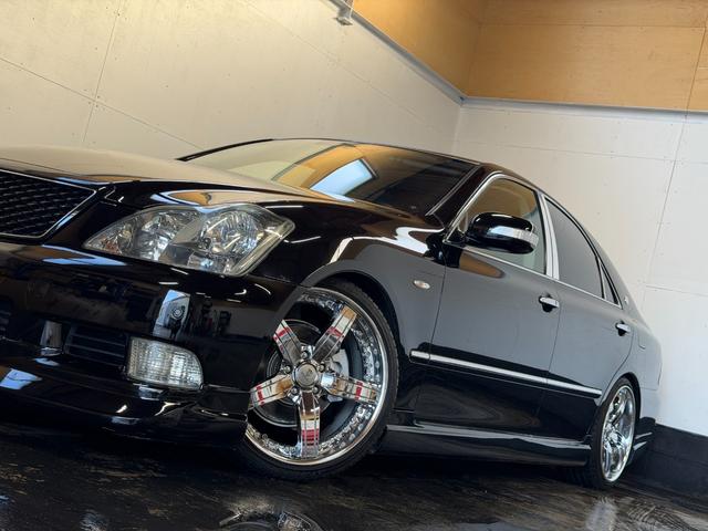 クラウン アスリート プレミアムエディション サンルーフ フルエアロ 社外マフラー 車高調 トラフィックスター19インチ Revier流星テールランプ ダッシュボードリペア済み HDDナビ Bluetooth再生加工済み 2色切り替えフォグランプ(8枚目)