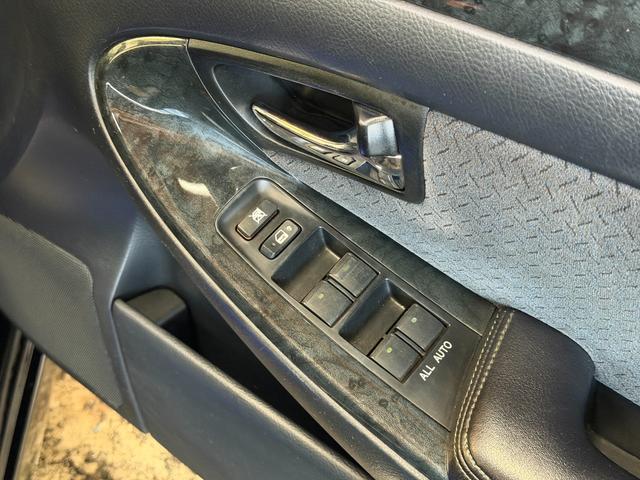 クラウン アスリート プレミアムエディション サンルーフ フルエアロ 社外マフラー 車高調 トラフィックスター19インチ Revier流星テールランプ ダッシュボードリペア済み HDDナビ Bluetooth再生加工済み 2色切り替えフォグランプ(24枚目)