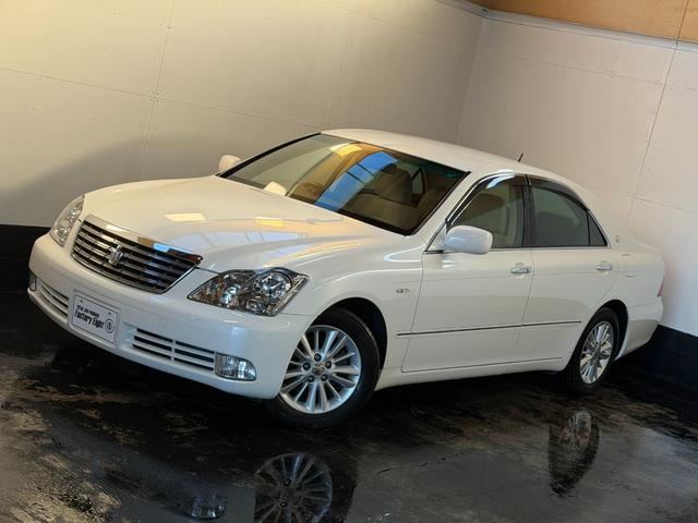 クラウン ロイヤルサルーン　後期モデル　ＨＤＤマルチナビ　バックカメラ　ＥＴＣ　ＨＩＤヘッドライト　フォグランプ　ＬＥＤテールランプ　スマートキー　プッシュスタート　オートエアコン　パワーシート（2枚目）