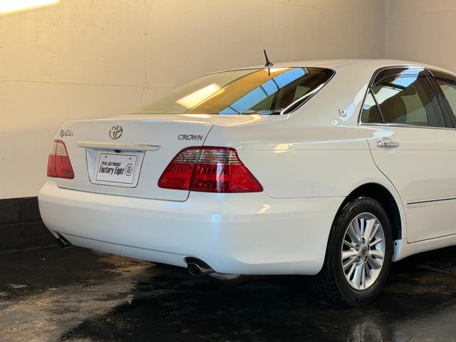 クラウン ロイヤルサルーン　後期モデル　ＨＤＤマルチナビ　バックカメラ　ＥＴＣ　ＨＩＤヘッドライト　フォグランプ　ＬＥＤテールランプ　スマートキー　プッシュスタート　オートエアコン　パワーシート（7枚目）