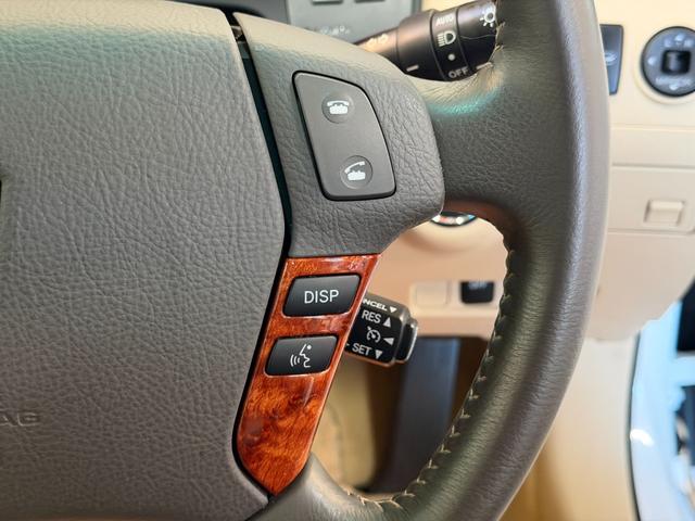 クラウン ロイヤルサルーン　後期モデル　ＨＤＤマルチナビ　バックカメラ　ＥＴＣ　ＨＩＤヘッドライト　フォグランプ　ＬＥＤテールランプ　スマートキー　プッシュスタート　オートエアコン　パワーシート（13枚目）