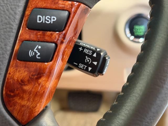 クラウン ロイヤルサルーン　後期モデル　ＨＤＤマルチナビ　バックカメラ　ＥＴＣ　ＨＩＤヘッドライト　フォグランプ　ＬＥＤテールランプ　スマートキー　プッシュスタート　オートエアコン　パワーシート（14枚目）