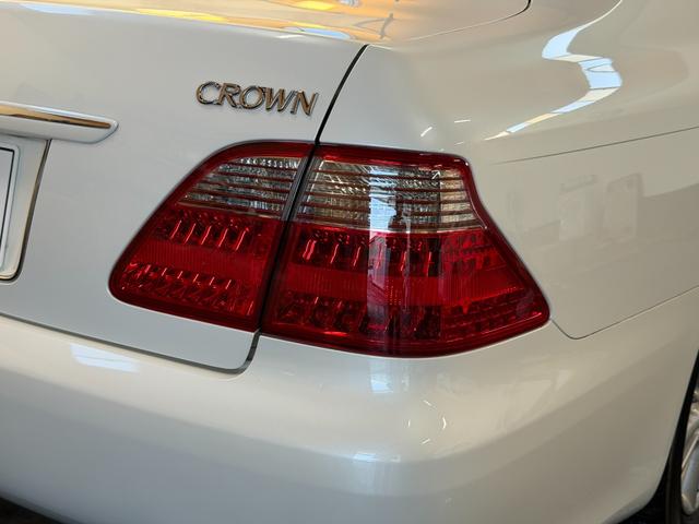 クラウン ロイヤルサルーン　後期モデル　ＨＤＤマルチナビ　バックカメラ　ＥＴＣ　ＨＩＤヘッドライト　フォグランプ　ＬＥＤテールランプ　スマートキー　プッシュスタート　オートエアコン　パワーシート（22枚目）