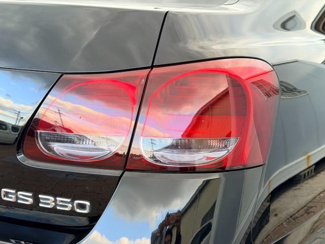 ＧＳ ＧＳ３５０　バージョンＩ　後期　ＷＯＲＫ　ＺＥＡＳＴ１９インチ　ＴＥＩＮ車高調　ローダウン　革シート　シートヒーター　ヘッドライト＆テールランプスモーク加工　ＨＤＤナビ　バックカメラ　ＥＴＣ　スマートキー　車検Ｒ９年４月（27枚目）