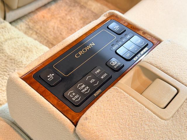 ���S�ԓ��O���N���[�j���O�ς݁��O�������グ�E�A���~�z�C���E�������E�V��E�t���A�}�b�g�E�V�[�g�S�ȁE�h�A���E�p�l���S�́E�K���X�Ȃǎԓ��̋��X�܂ōR�ې����X�^�b�t������䂱������Ď{�H���Ă��܂���