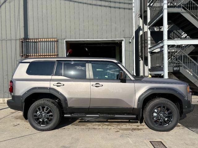 ランドクルーザー２５０ ＶＸ　新車保証付・丸目・ＪＡＯＳ・ディスプレイオーディオ・フルセグＴＶ・パノラミックビューモニター・デジタルインナーミラー・サンルーフ・電動リアゲート・ＥＴＣ・シートヒーター・フロント・サイド・バックカメラ（8枚目）