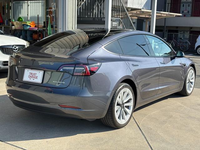 モデル３ ロングレンジ　ＡＷＤ　オートパイロット・クルーズコントール・ワンオーナー・本革シート・電動シート・フロント・サイド・バックカメラ・ガラスルーフ・電動シート・シートヒーター・ＬＥＤヘッドライト（12枚目）