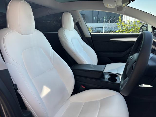 モデル３ ロングレンジ　ＡＷＤ　オートパイロット・クルーズコントール・ワンオーナー・本革シート・電動シート・フロント・サイド・バックカメラ・ガラスルーフ・電動シート・シートヒーター・ＬＥＤヘッドライト（13枚目）