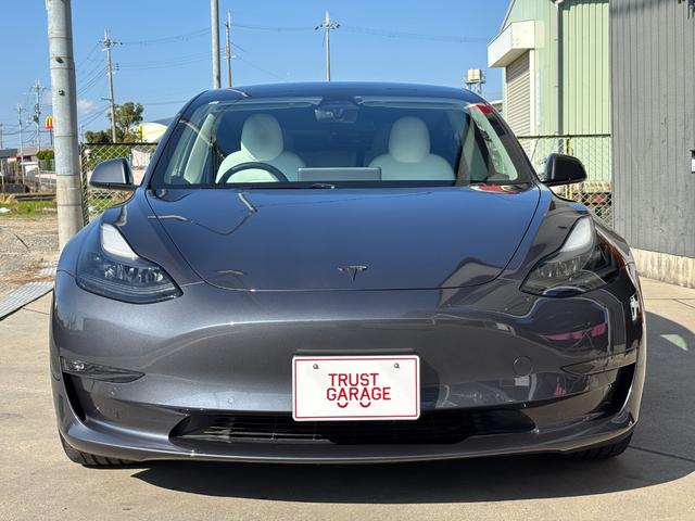 モデル３ ロングレンジ　ＡＷＤ　オートパイロット・クルーズコントール・ワンオーナー・本革シート・電動シート・フロント・サイド・バックカメラ・ガラスルーフ・電動シート・シートヒーター・ＬＥＤヘッドライト（18枚目）
