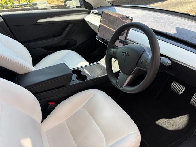 モデル３ ロングレンジ　ＡＷＤ　オートパイロット・クルーズコントール・ワンオーナー・本革シート・電動シート・フロント・サイド・バックカメラ・ガラスルーフ・電動シート・シートヒーター・ＬＥＤヘッドライト（24枚目）