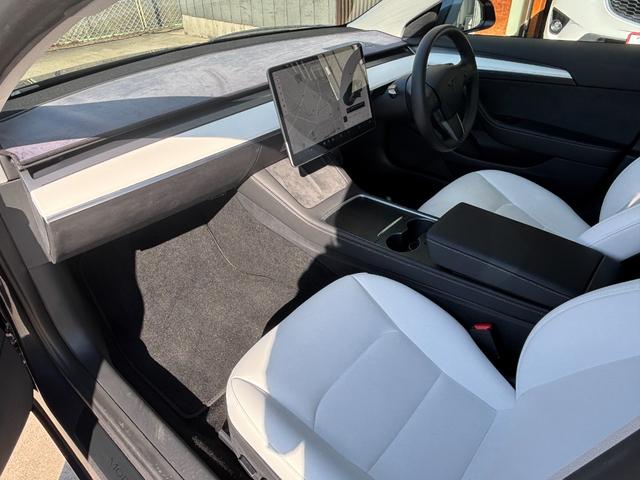 モデル３ ロングレンジ　ＡＷＤ　オートパイロット・クルーズコントール・ワンオーナー・本革シート・電動シート・フロント・サイド・バックカメラ・ガラスルーフ・電動シート・シートヒーター・ＬＥＤヘッドライト（26枚目）