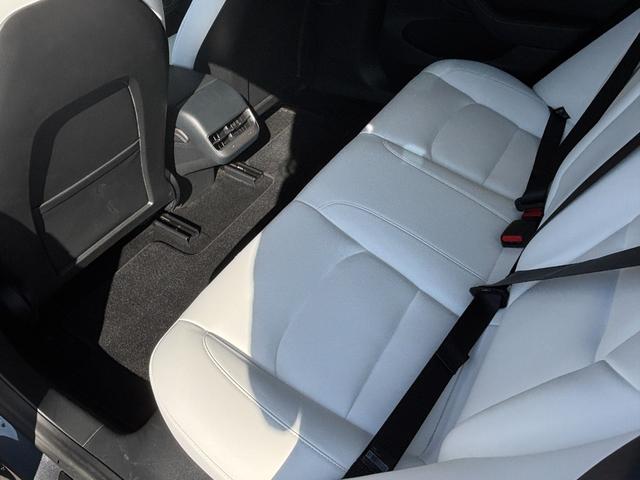 モデル３ ロングレンジ　ＡＷＤ　オートパイロット・クルーズコントール・ワンオーナー・本革シート・電動シート・フロント・サイド・バックカメラ・ガラスルーフ・電動シート・シートヒーター・ＬＥＤヘッドライト（30枚目）